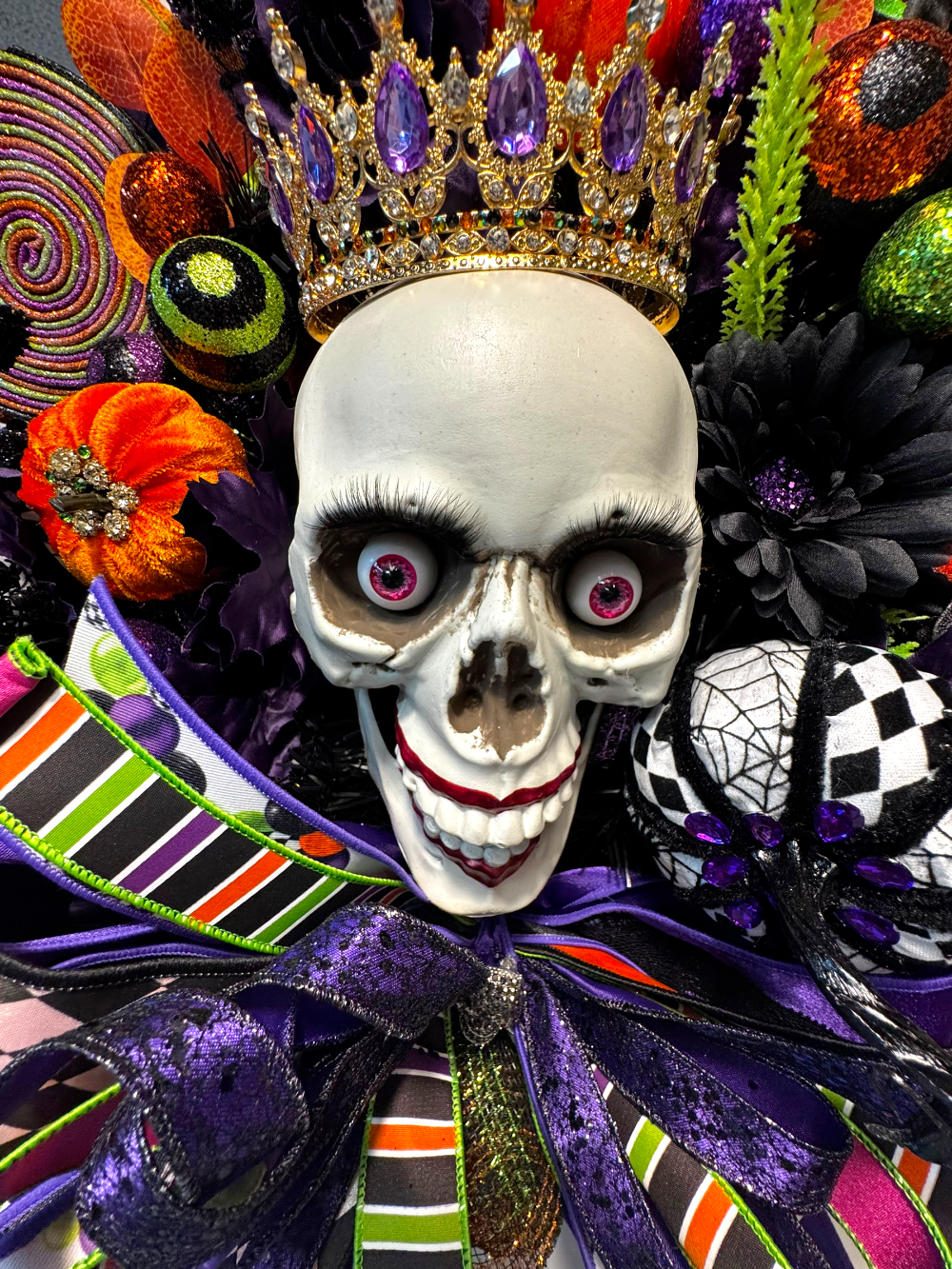 QUEEN OF HALLOWEEN DELUXE XL SKULL WREATH 35x39|9475