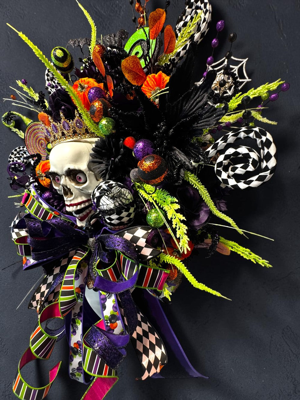 QUEEN OF HALLOWEEN DELUXE XL SKULL WREATH 35x39|9476