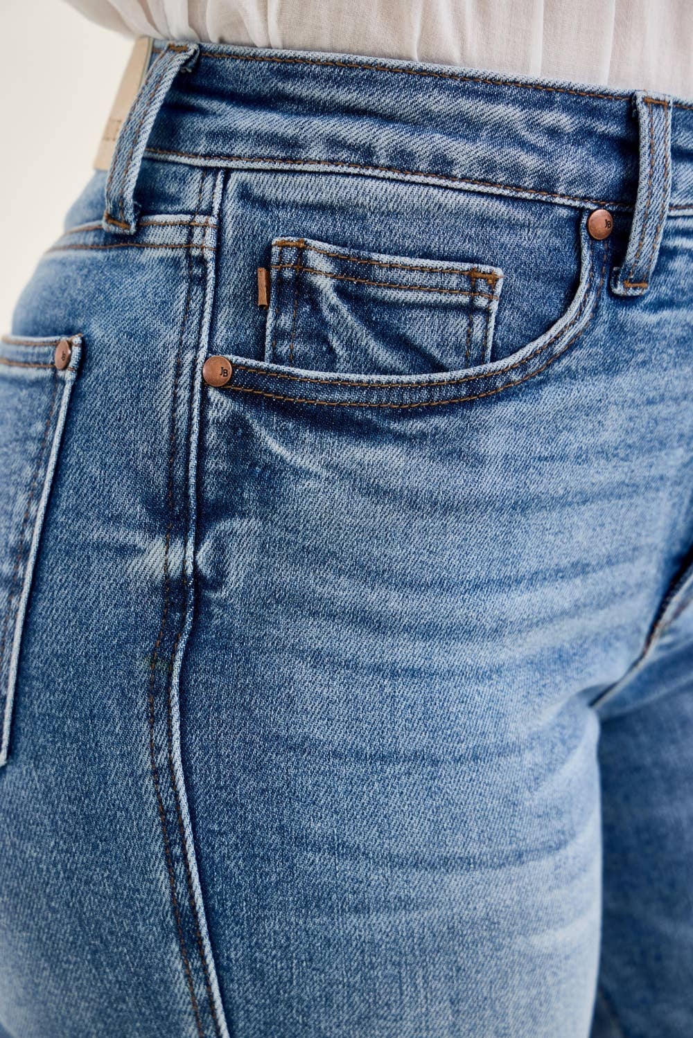 HW T.C. DAISY Bootcut MD Instant Classic Indigo Multi Inseam