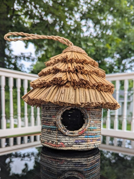Rice Straw & Paper Hut Shaped Bird House|9224