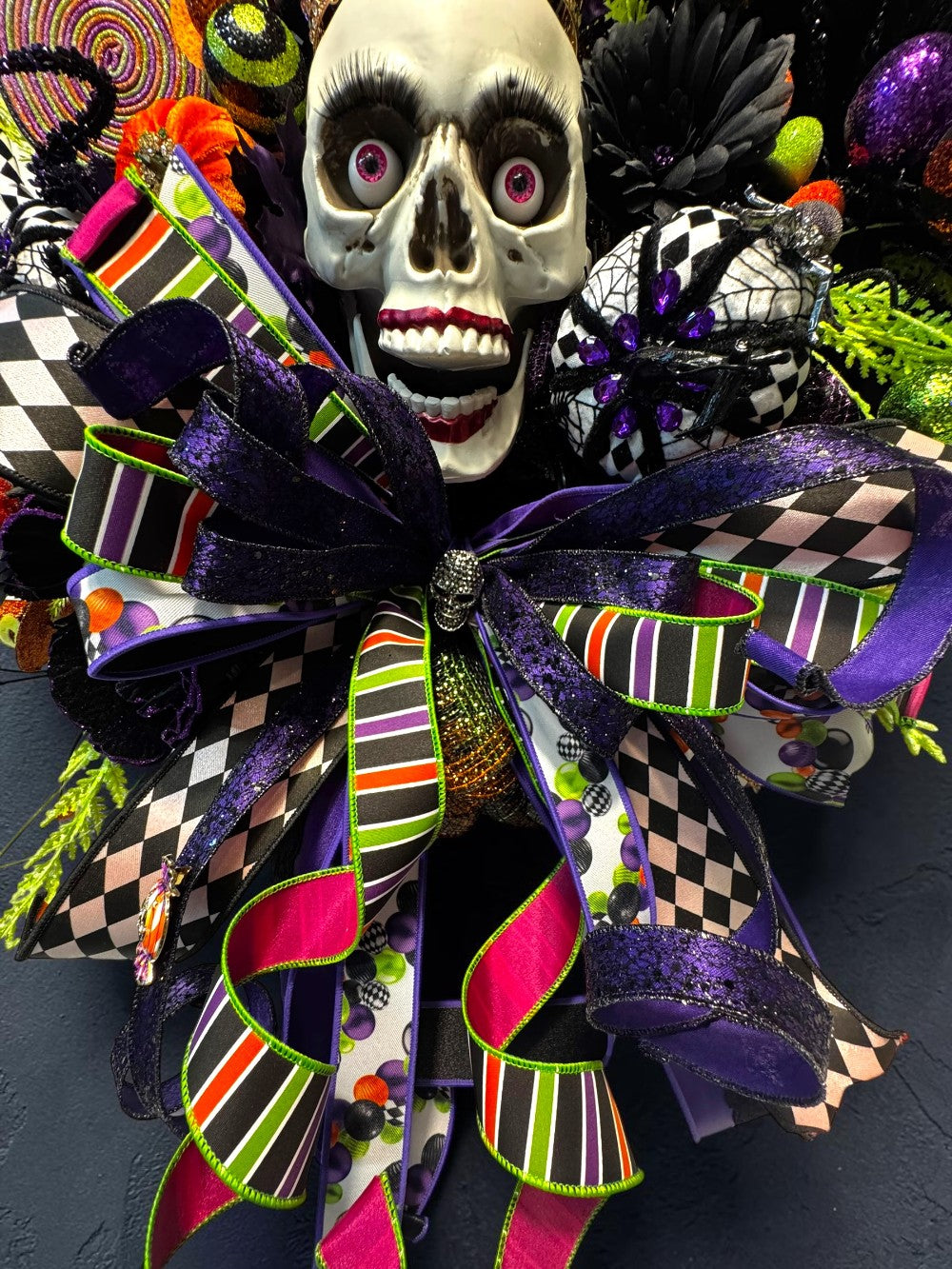 QUEEN OF HALLOWEEN DELUXE XL SKULL WREATH 35x39|9487