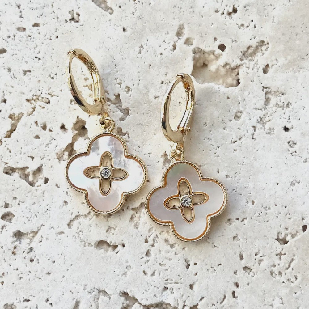 Clover Shell Pearl Earrings|3406