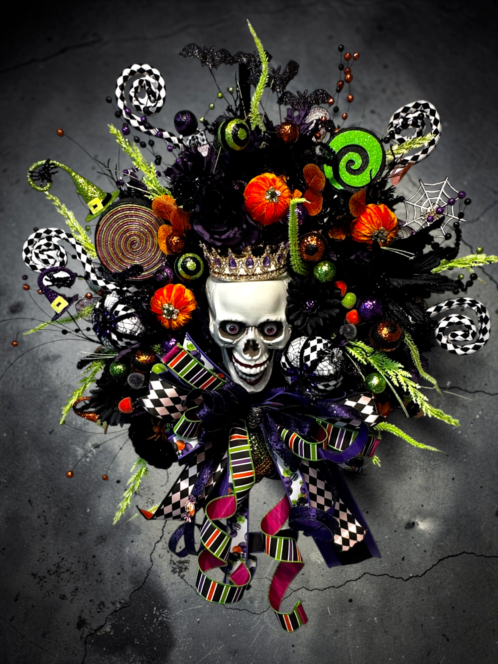 QUEEN OF HALLOWEEN DELUXE XL SKULL WREATH 35x39|9481