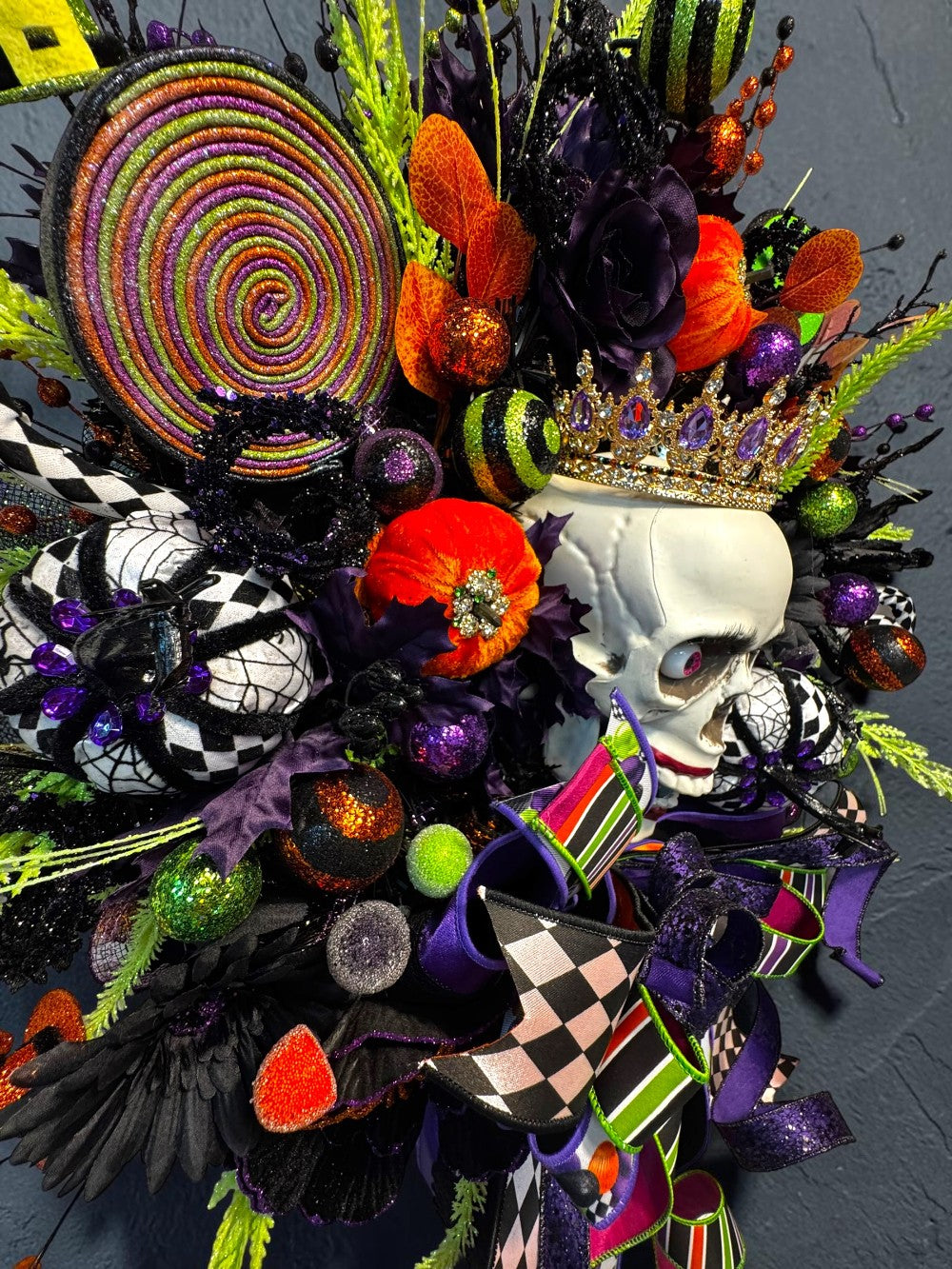 QUEEN OF HALLOWEEN DELUXE XL SKULL WREATH 35x39|9477